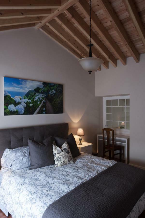 Surf Beach_Santa Barbara Secret Gardens Ribeira Grande Exterior photo